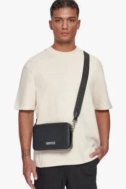 ESSENTIALS SHOULDER BAG BLACK