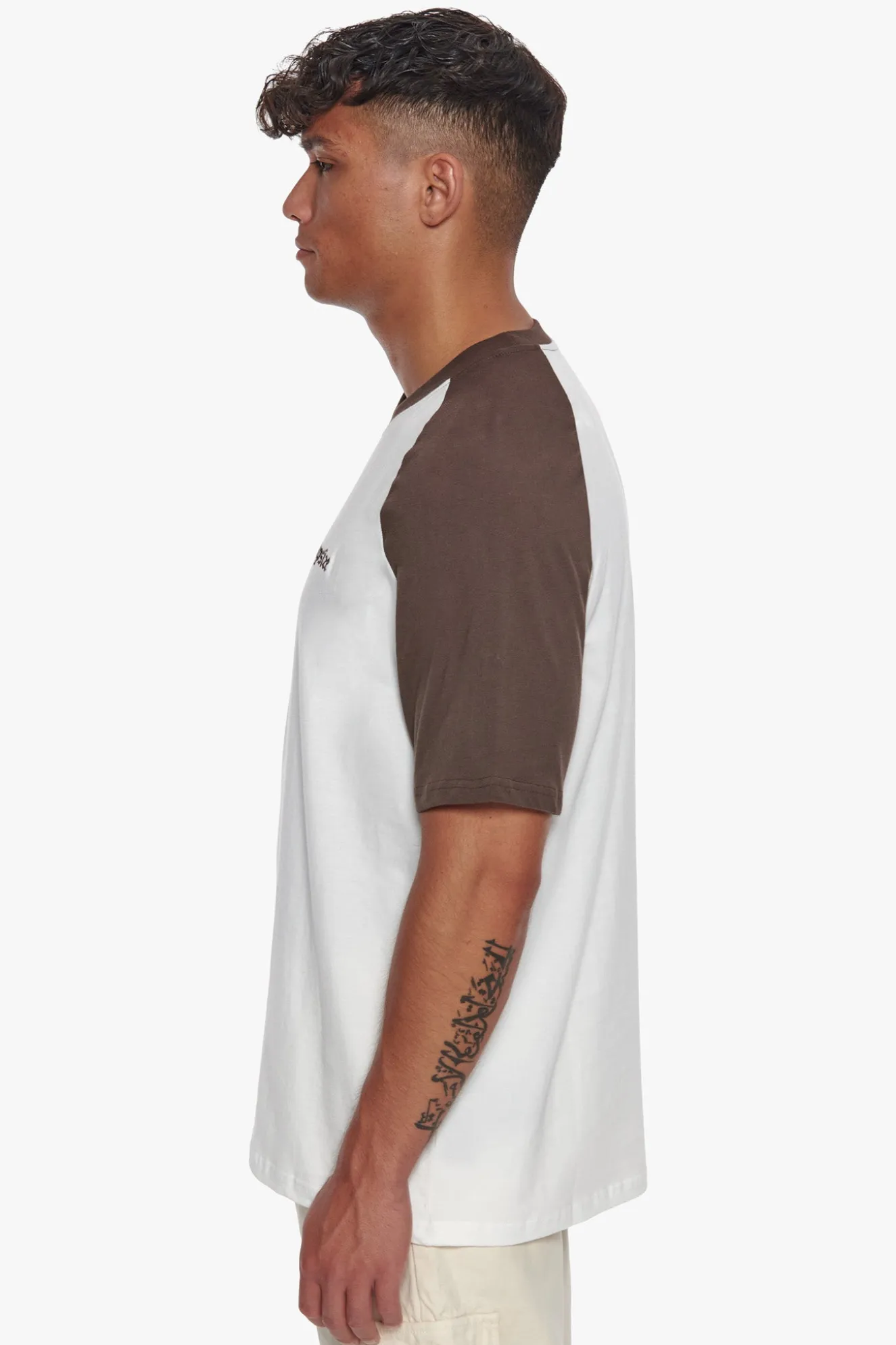 HEAVY COLORED ARMS T-SHIRT CHOCOLATE/ CREAM