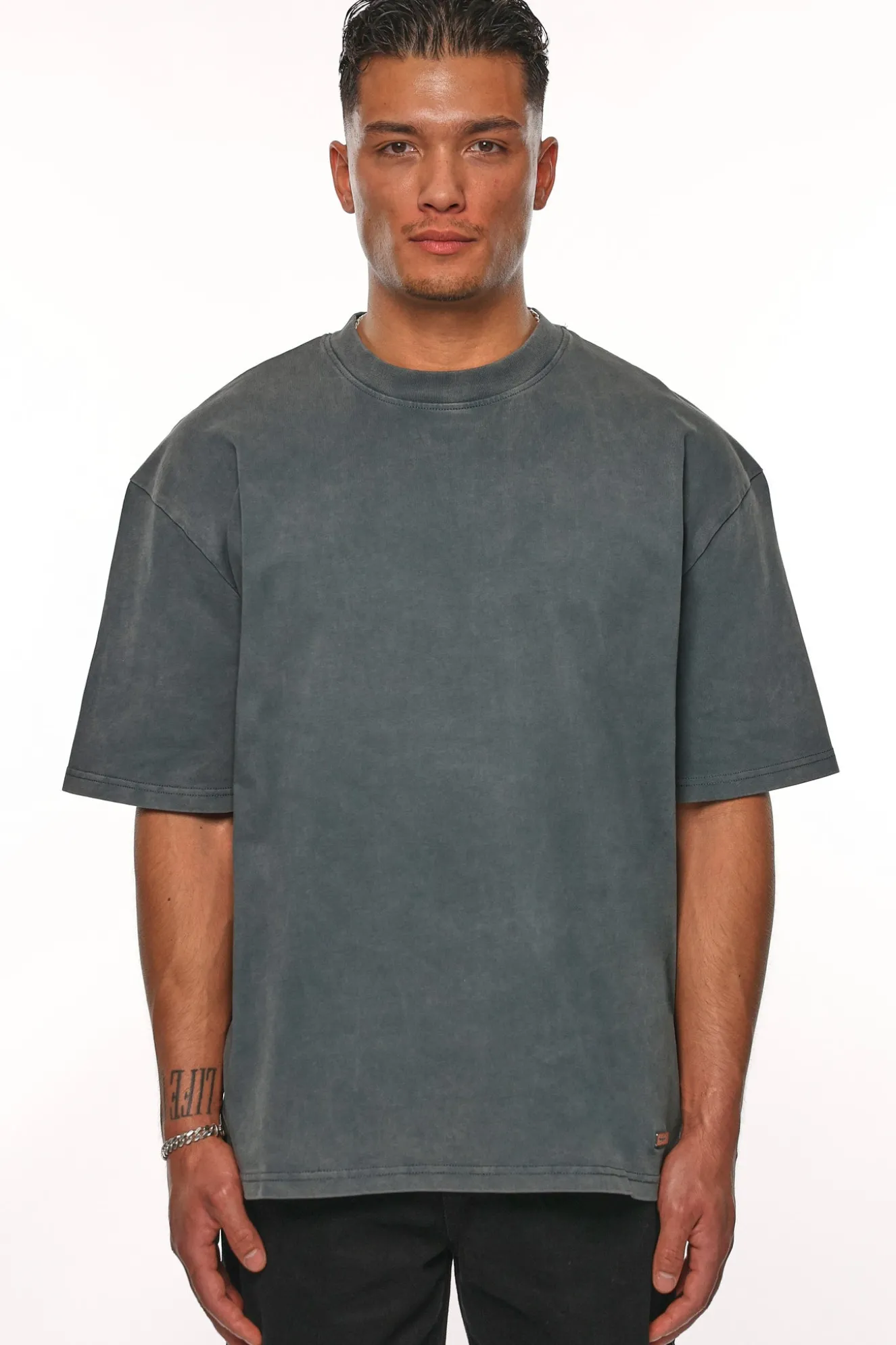 HEAVY OVERSIZE METAL PATCH BASIC T-SHIRT WASHED GREY