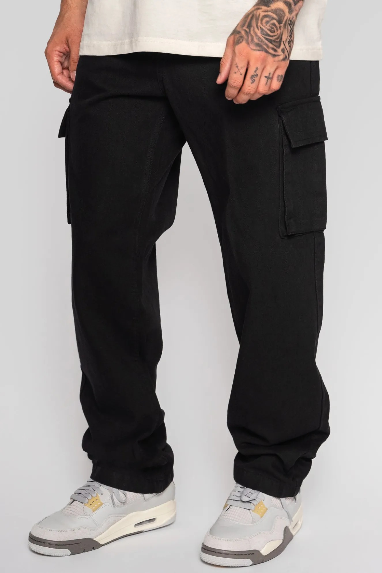 V2 CARGO JEANS SINGLE POCKET BLACK