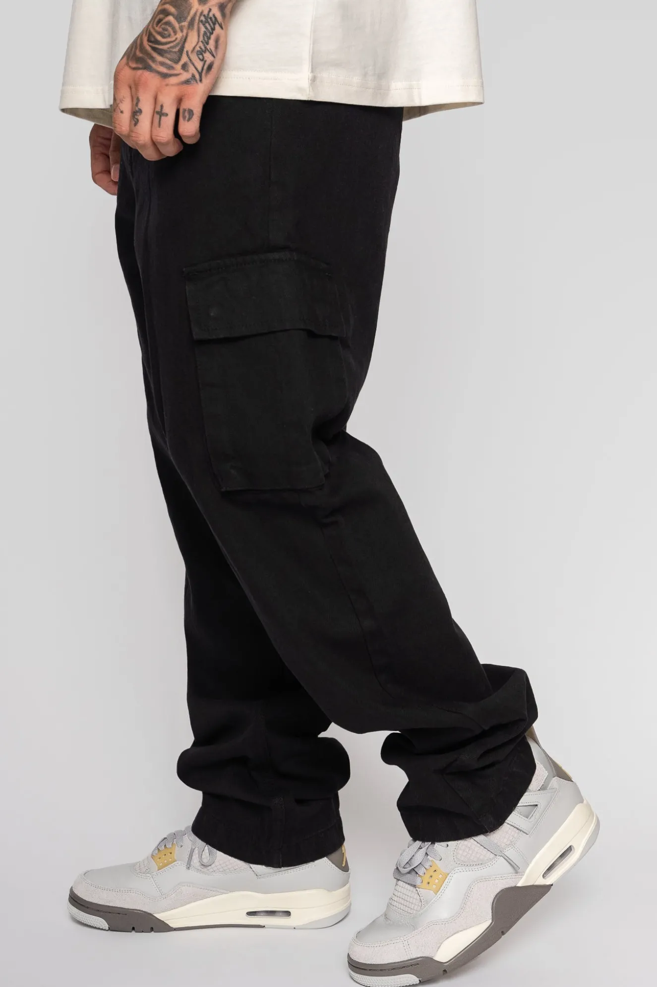 V2 CARGO JEANS SINGLE POCKET BLACK