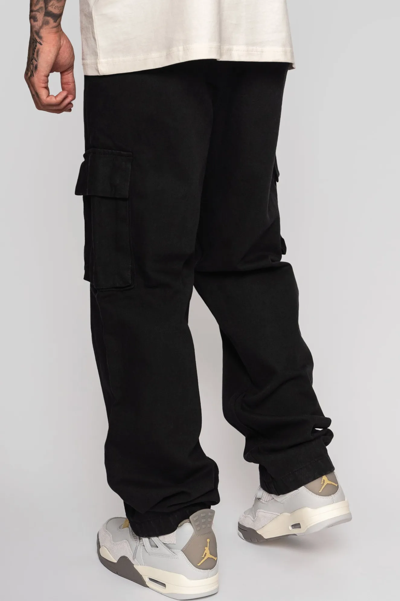 V2 CARGO JEANS SINGLE POCKET BLACK