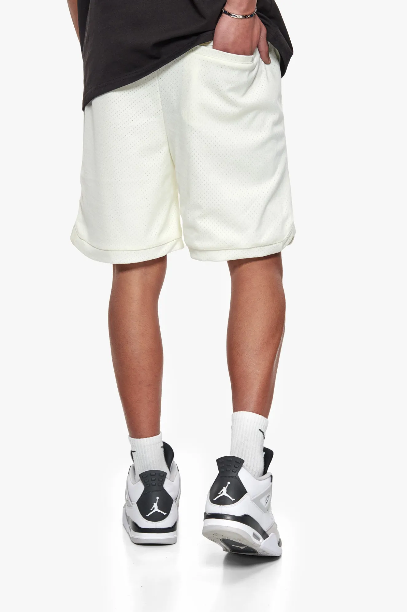 V2 MESH SHORT CREAM