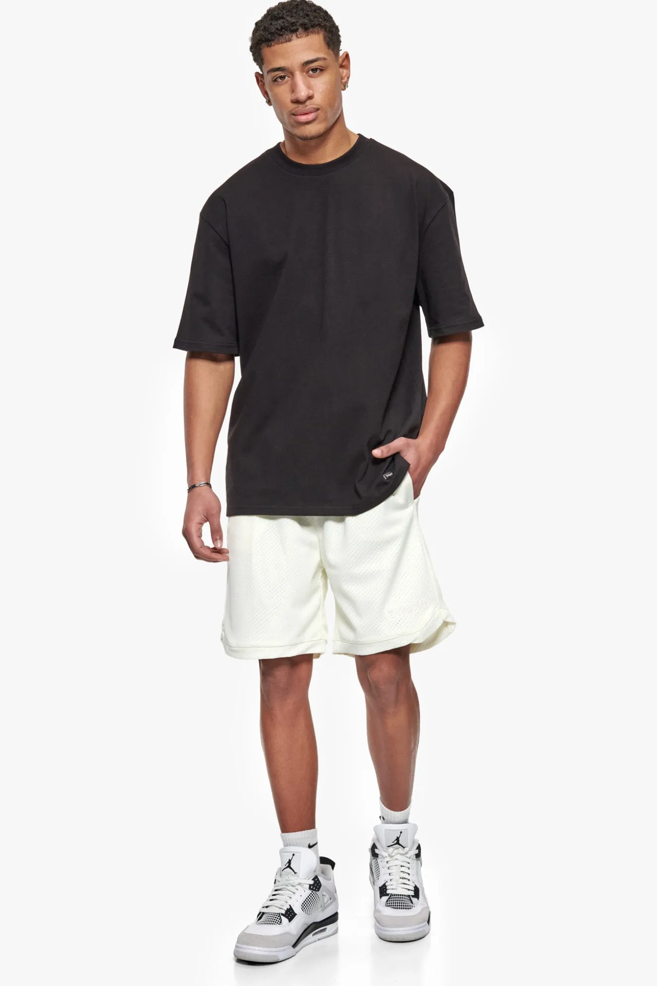 V2 MESH SHORT CREAM